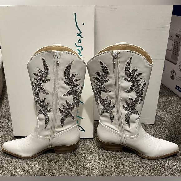 NEW Betsey Johnson SB-Aliza Ivory Western Boots Size 8 Crystal Embellished - Picture 8 of 16